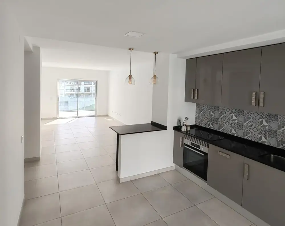 Cozinha remodelada pela RenovAlgarve no Algarve